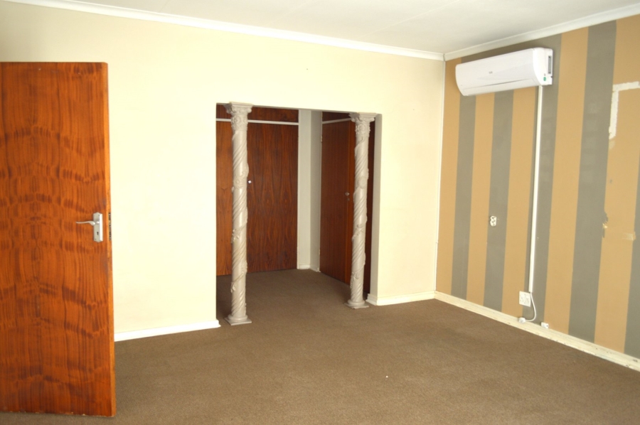 5 Bedroom Property for Sale in Flamwood North West